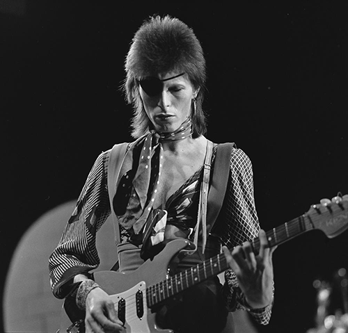 David_Bowie_-_TopPop_1974_10_AVRO.png